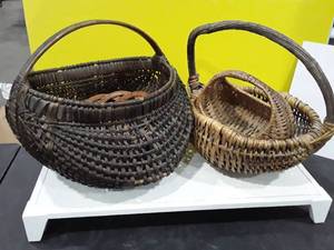 lot 1501 image: Wicker baskets lot of 4.