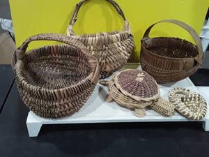 lot 1502 image: Wicker baskets lot of 5. One is a turtle. Turtle is missing a foot