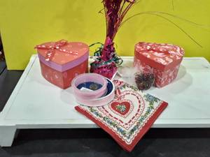 lot 1505 image: Valentines lot