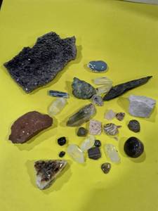 lot 1535 image: Lot of rocks and crystals