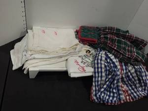 lot 1544 image: Lot of kitchen towels