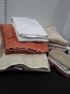 lot 1554 image: Lot of beige, orange and white towels, hand towels and wash cloths