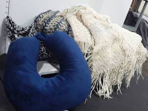 lot 1556 image: 3 Throws and a neck pillow