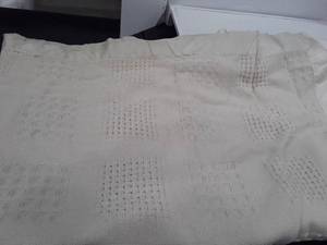 lot 1557 image: Vintage twin sized wool blanket. Has a small stain