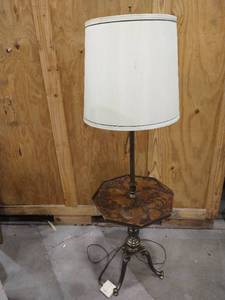 lot 2000 image: Side table floor lamp 56x16