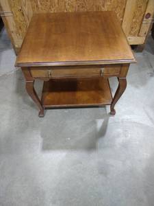 lot 2016 image: Folio Four Henredon fine furniture brand wooden 1 drawer table 22 12 x 27 in.