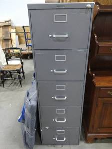 lot 2026 image: Steel Case 5 drawer grey filing cabinet 58 34 x 18 x 28 12 in.