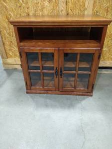 lot 2033 image: Riley Holliday Furniture brand Wooden 2 cabinets stand 31 x 32 x 20
