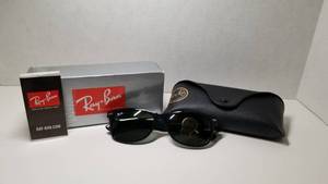 lot 5289 image: Ray-Ban New Wayfarer Classic RB 2132 Unisex Black Frame Green Classic Lens Sunglasses- Retail$122.99
