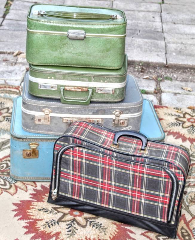 lot 1234 image: Vintage Luggage Lot 5 Pieces