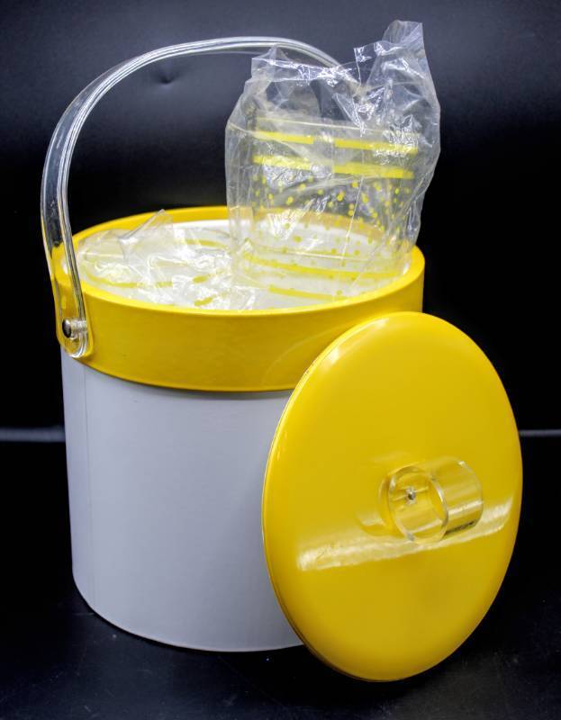 lot 1358 image: Vintage Mid-Century White and Yellow Vinyl Ice Bucket and Matching Donde Tumblers