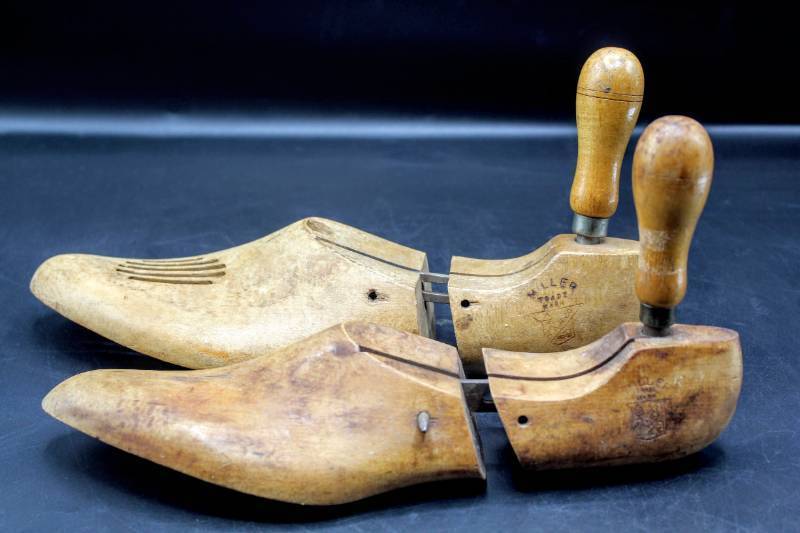 lot 1390 image: (2) VINTAGE ANTIQUE MILLER TRADE MARK O.A.M.CO. WOODEN WOOD SHOE FORM STRETCHERS
