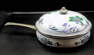 lot 1344 image: Vintage Enameled Cast Iron 10 Deep Dish Pan