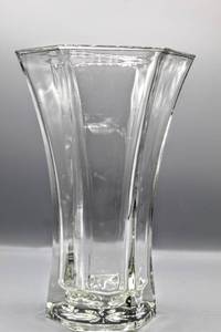 lot 1456 image: Vintage Hoosier Glass, Depression Art Glass, Crystal Vase Lot (4) Pieces