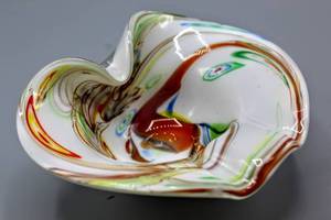 lot 1475 image: Vintage Mid-century Art Deco Art Glass Cigarette Ashtray 5
