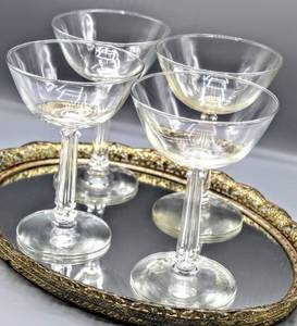 lot 1488 image: (8) Piece Lot of Crystal Wine and Champagne Glasses
