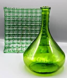 lot 1494 image: Vintage 8.25 Square Green & Clear Glass Basketweave Pattern Plate and Glass Wine Decanter Bottle
