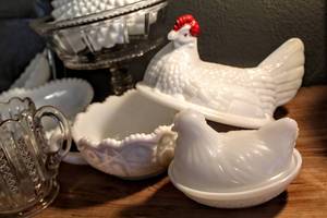 lot 1515 image: Large Assorted Vintage Decorative Glass and Milk Glass Lot