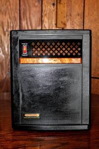 lot 18 image: EdenPure Quartz Infrared Portable Heater