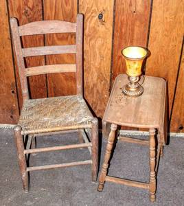 lot 8 image: Vintage Woven Wicker Chair, Vintage Expandable Drop Leaf Side Table and Lamp