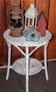 lot 16 image: Large Round White Wicker Side Table with Birdhouses and Antique Oil Lamp