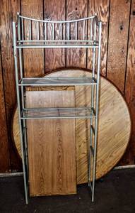 lot 1535 image: Round Laminate Tabletop in Barley with Leaf and Metal Bathroom Over the Toilet Shelving