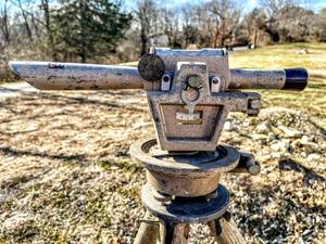 lot 1 image: Vintage Surveyor with Tripod Powr-Kraft Model No. 84-6497-1