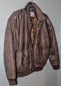 lot 1628 image: Vintage Cougar International Mens Leather Jacket - Medium
