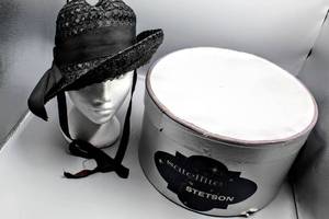 lot 1633 image: Womens Black Woven Vintage Moldable Brim Hat and Satellite By Stetson Hat Box