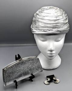 lot 1634 image: Silver Vintage 1920s-1930s Turban Style Ladies Hat, Silver PocketbookClutch and Earrings