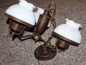 lot 1593 image: Vintage White Hobnail (3) Lamp Hanging Light Chandelier