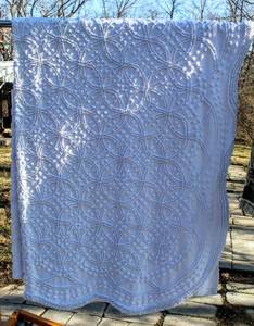 lot 1648 image: Vintage White Double Wedding Ring Chenille Bedspread 76 x 104, Woven Bunny Tapestry Throw  Yellow & White Woven Blanket