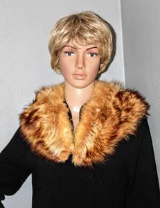 lot 1632 image: Beautiful Golden Vintage Fox Fur Stole