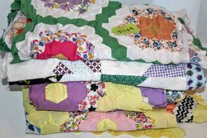 lot 1645 image: (4) Quilting Remnants Sheets, Most of the works already done (1) 73 x 60, (1) 60 x 12, (1) 70 x 55, (1) 70 x 58