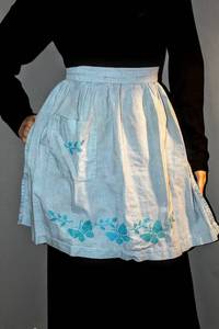 lot 1650 image: Lot Full of (7) Vintage Patterns Envelops, Material, and (3) Vintage Aprons