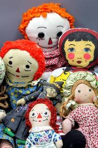 lot 1688 image: Vintage Mattel Sunshine Family Dolls, Big Jim Doll, Rag Dolls, Raggedy Ann, Annie and more