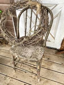 lot 1591 image: Primitive Decorative Bark Chair and Twig Decorative Wreath