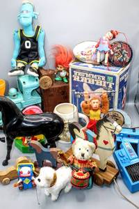 lot 1664 image: Vintage Toys, Rare 82 ET Phone Home Mug, Million Dollar Man Walkie Talkies, Vintage Wind-Up Toys, Wooden Toys, Small Star Wars Tin Return of The Jedi and more