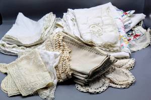 lot 1692 image: Assortment of Vintage Table Cloths, Napkins, Handkerchiefs, Needlepoints and Doilies