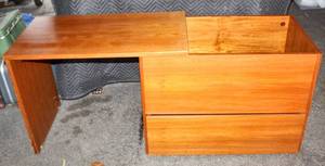 lot 6 image: Danish Mid-Century Modern Desk by Mobelfabriken Trekanten Made in Denmark 1970s