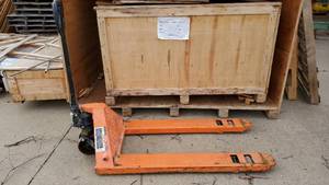 lot 4 image: Pallet Jack 2.5Ton