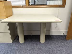 lot 8920 image: Table