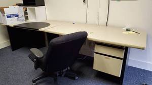 lot 8922 image: Computer Desk With Chair