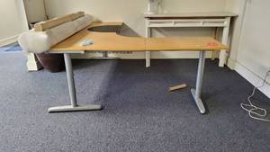 lot 8923 image: L Shaped Computer Desk