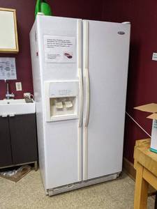 lot 8925 image: Whirlpool Refrigerator