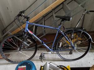 lot 9429 image: Kona Adult Bike