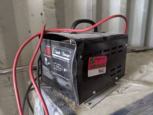 lot 9441 image: Quick Charge Battery Charger