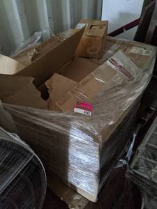 lot 9443 image: Pallet Of Clear Plastic Food Containers