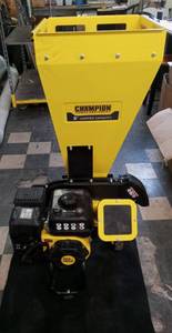 lot 35 image: Chapman Power Equipment 3 wood chipper