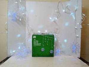 lot 53 image: Home Accents 70 Cool White Dome LED Icicle Lights w 5 3D Snowflakes